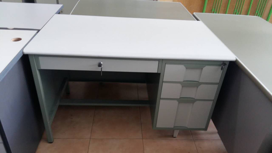 Γραφείο Στρατόπεδο γραφείου H750*W1200*D600MM Σταθερές πλακέτες ψυχρής πίεσης Περιβαλλοντικά φιλικές πλαστικές σκόνες πρώτες ύλες Οποιοδήποτε χρώμα RAL 50kg βάρος